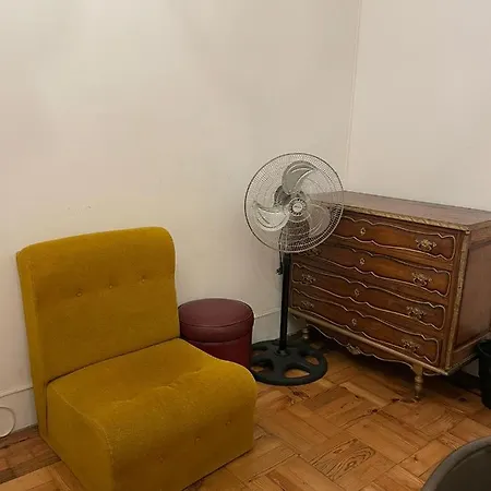 Bordeaux M1 R3 - & Comfortable Double With Private Patio & Shared Bathroom 招待所 3*