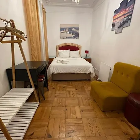 Bordeaux M1 R3 - & Comfortable Double With Private Patio & Shared Bathroom 招待所 3*