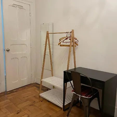 Bordeaux M1 R3 - & Comfortable Double With Private Patio & Shared Bathroom 招待所