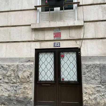 Pensión Bordeaux M1 R3 - & Comfortable Double With Private Patio & Shared Bathroom 3*