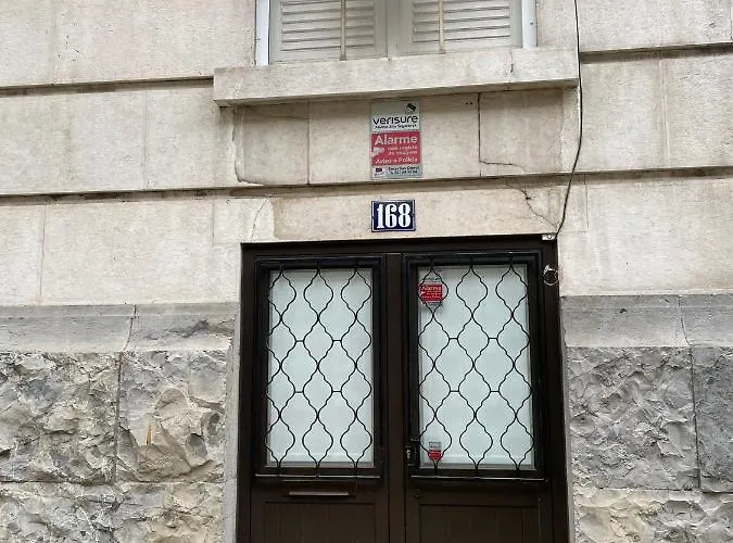 Гостевой дом Bordeaux M1 R3 - & Comfortable Double With Private Patio & Shared Bathroom 3*