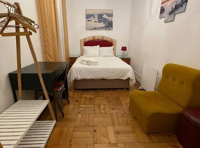 Bordeaux M1 R3 - & Comfortable Double With Private Patio & Shared Bathroom Гостевой дом 3*